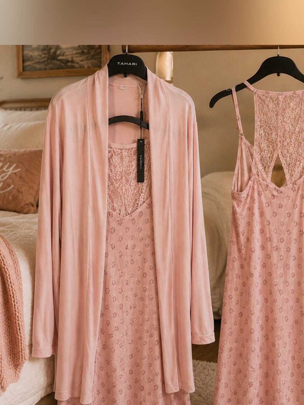 Tahari NWT Size M Blush Pink Lace Back Nightgown & Robe Set
